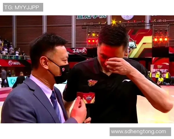 姚明颁奖现场趣事连连引发观众捧腹大笑的搞笑瞬间回顾